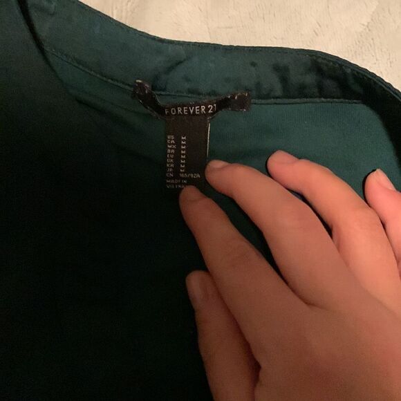 Forever 21 Dark Green Long Sleeve Shirt - Size M - Soft & Flowy - Picture 2 of 2